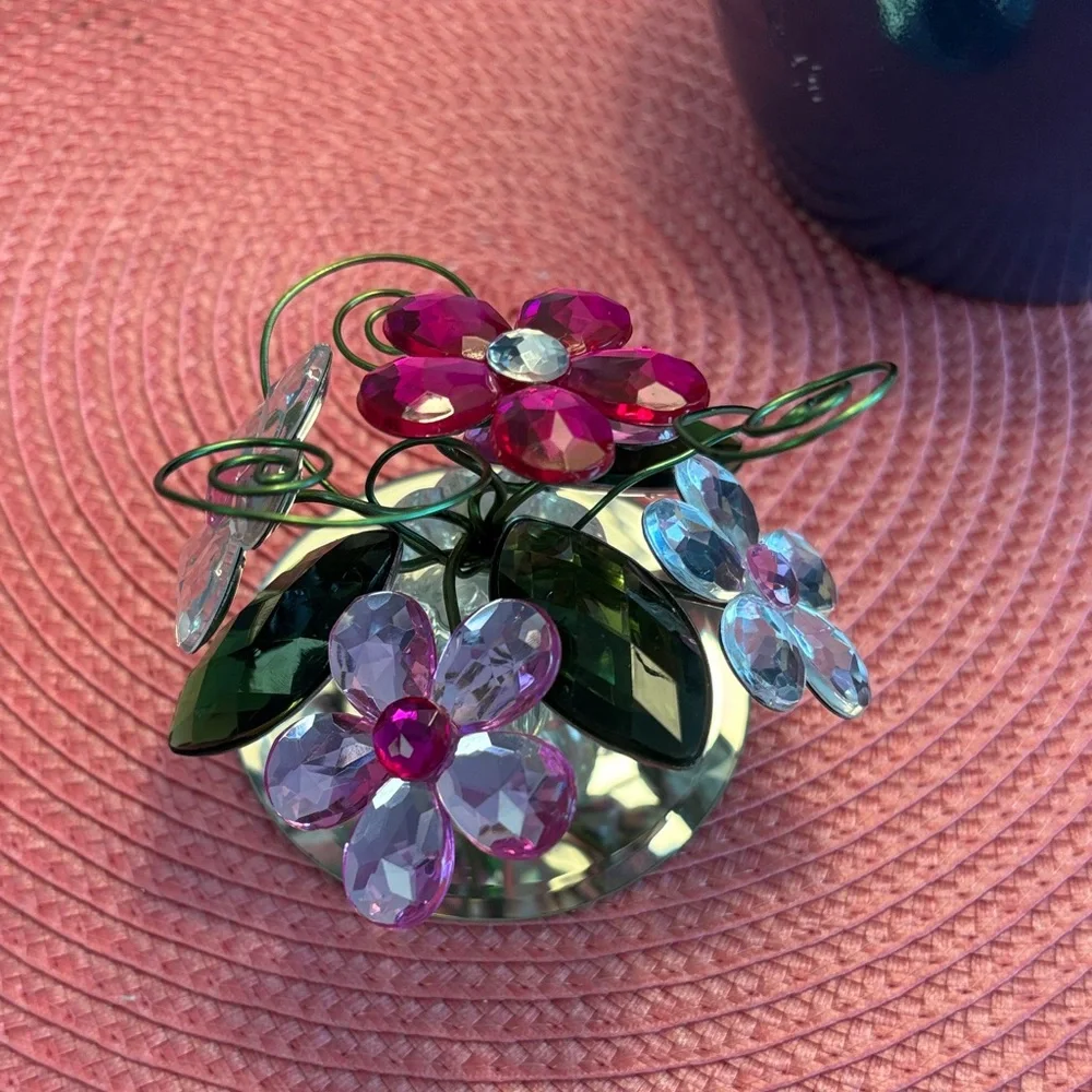 🌸Floral🌸Crystal with Pink and Green Accents Includes‎ Mirror Plate